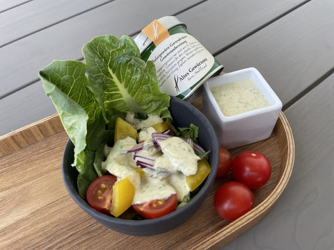 Joghurt-Dressing mit Salatgewürz Gartenkräuter - www.altesgewuerzamt.live