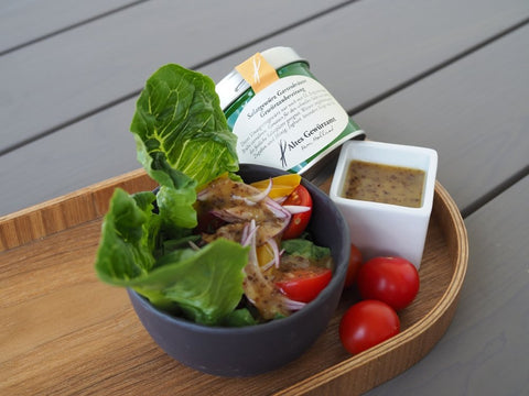 Honig-Senf Vinaigrette mit Salatgewürz Gartenkräuter - www.altesgewuerzamt.live