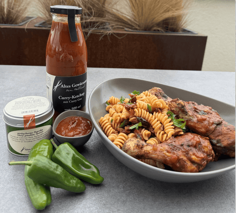 Pikanter Nudelsalat mit Curry-Ketchup und Chicken Drums - www.altesgewuerzamt.live