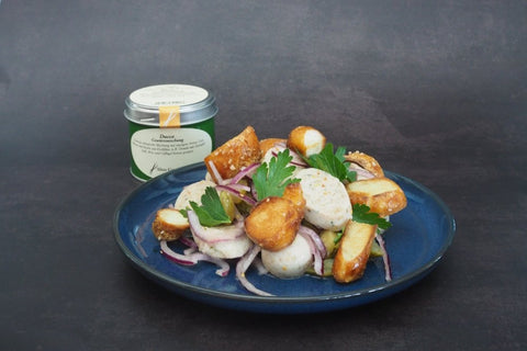Weißwurstsalat mit Ducca, roten Zwiebeln und Brezncrunch - www.altesgewuerzamt.live
