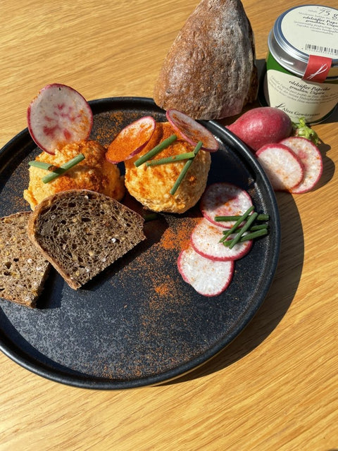 Obatzter mit frischem Brot - www.altesgewuerzamt.live
