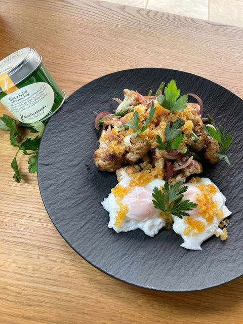 Geröstete Blumenkohlröschen mit pochiertem Eiern und Panko-Schmelze - www.altesgewuerzamt.live