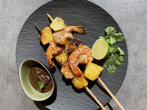 Thailändische Garnelenspieße mit Ananas und Mayonnaise vom fermentierten schwarzen Knoblauch - www.altesgewuerzamt.live