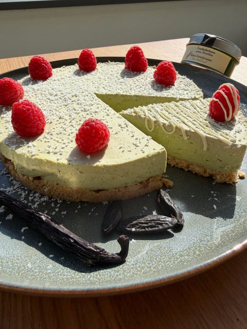 Matcha Cheesecake mit Vanille und Tonkabohne - www.altesgewuerzamt.live