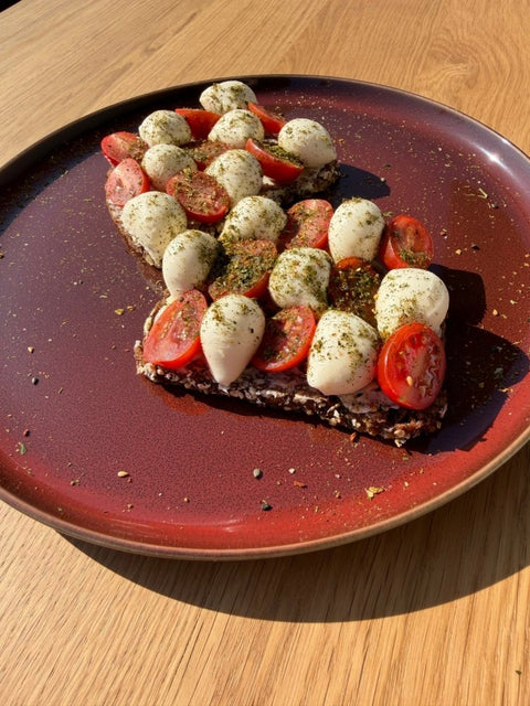 Sofies Tomate-Mozzarella Brot mit Pausenzauber - www.altesgewuerzamt.live