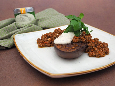 Aubergine mit scharfem Lammhack und Minzjoghurt - www.altesgewuerzamt.live