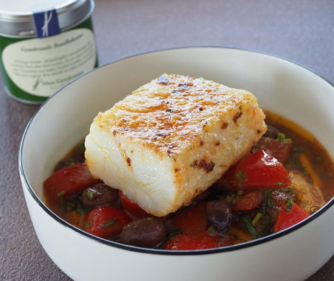 Bacalao mit Gewürzsalz Bouillabaisse auf Tomatensalat (Oliven) - www.altesgewuerzamt.live