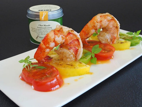 Garnele mit Chat Masala auf bunten Tomaten - www.altesgewuerzamt.live