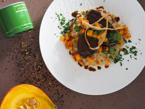 Geschmorte Rinderbacke auf Kürbisrisotto mit Panch Phoron - www.altesgewuerzamt.live