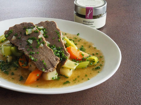 Gesottener Tafelspitz mit Wurzelgemüse mit Würzpaste Gemüsebrühe - www.altesgewuerzamt.live