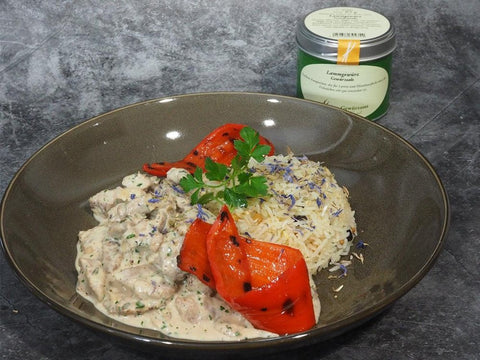 Lammgeschnetzeltes mit Lammgewürz und gegrillter Spitzpaprika an Pilawreis mit Korinthen und Pinienkernen - www.altesgewuerzamt.live