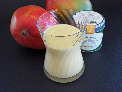 Mango-Lassi mit Chat Masala - www.altesgewuerzamt.live