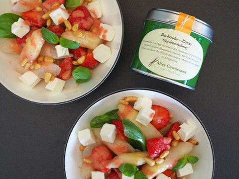 Spargel-Erdbeer-Salat mit Backstube - Zitrus, Feta und Basilikum - www.altesgewuerzamt.live
