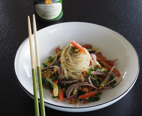 Thai-Salat mit Reisnudeln und Curry Hara - www.altesgewuerzamt.live