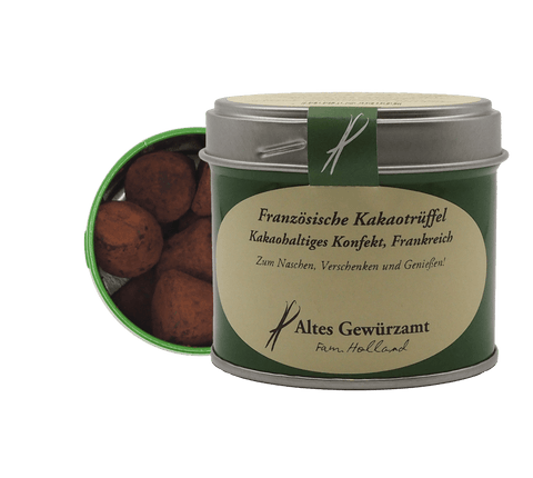 Französische Kakaotrüffel mit Kakaopulver-Hülle in offener Geschenkdose