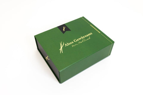 Large gift box with 8-tin inlay – a magnetic box for eight half spice tins