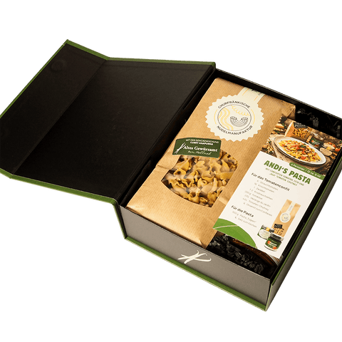 Pastabox geöffnet — drei mediterrane Komponenten für Pasta-Liebhaber