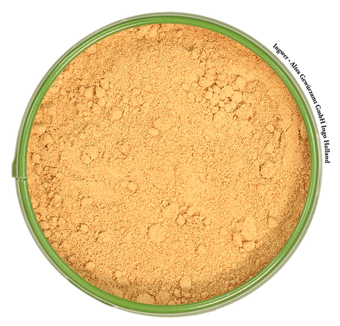 Ground ginger detail – light-yellow powder with an intense aroma
