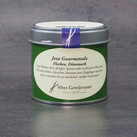 Jozo gourmet salt in use – a mild finishing salt for bread, steak and chocolate